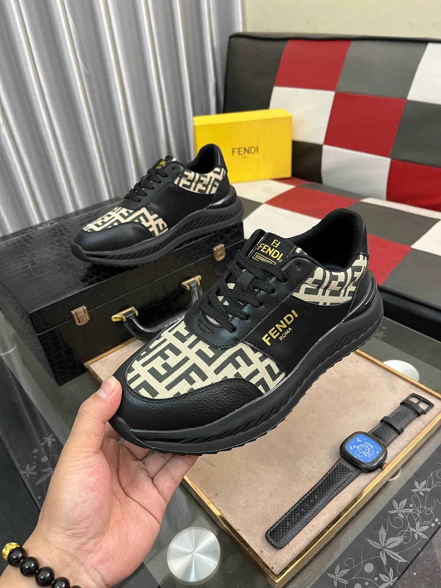 Men's Men's Shoes💰458⌚️⌚️[Fendi] Fendi's latest casual shoes for men! Available at counters simultaneously! Made entirely of imported top-grain calfskin, the interior is made of top-grain water-dyed cowhide, and the original factory-supplied rubber outsole. Leading new fashion concepts. Matching code: 38-444️⃣Colors available